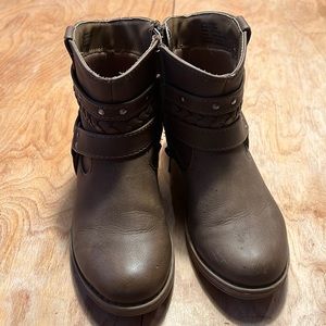 Little girls brown boots